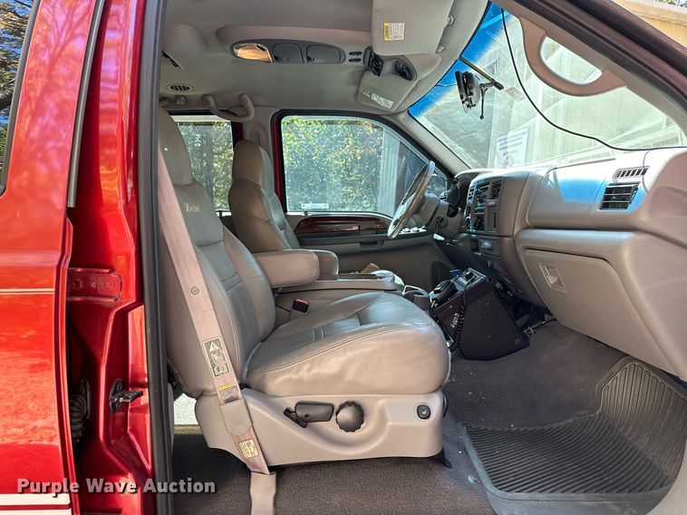 image for item EJ4993 2000 Ford  Excursion  SUV