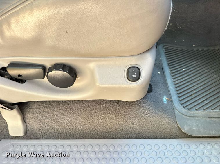 image for item EJ4993 2000 Ford  Excursion  SUV