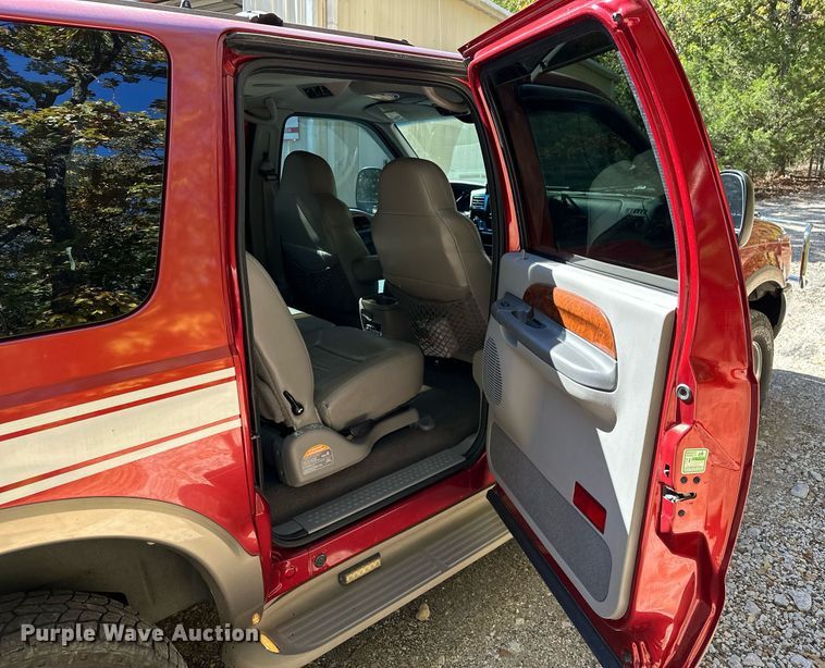 image for item EJ4993 2000 Ford  Excursion  SUV