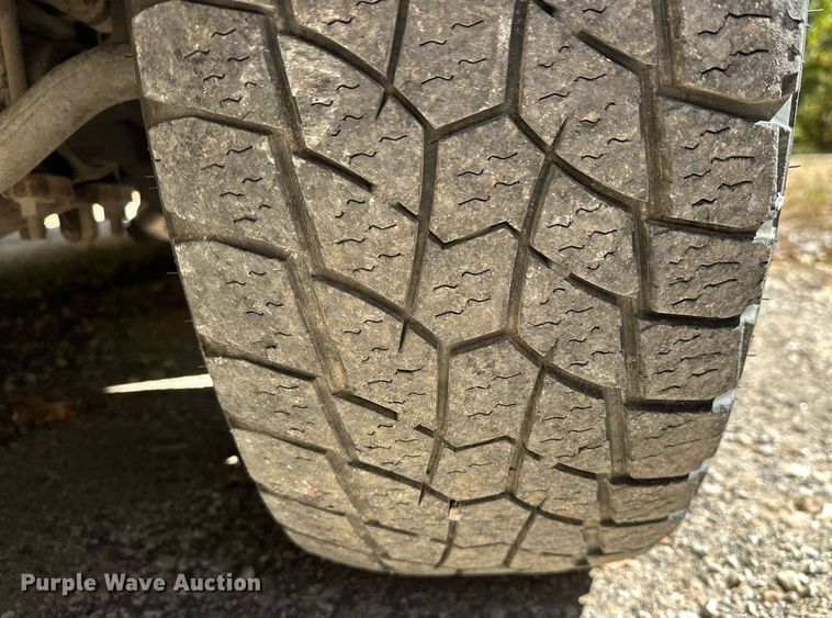 image for item EJ4993 2000 Ford  Excursion  SUV