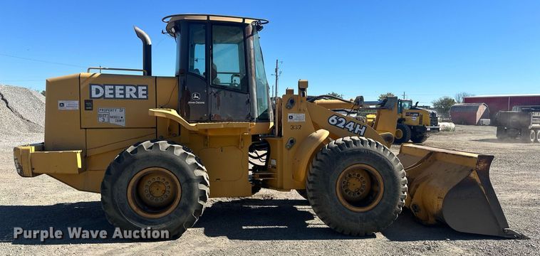 image for item EJ4994 2003 John Deere 624H  wheel loader
