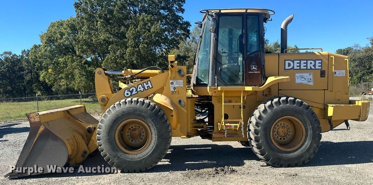 image for item EJ4994 2003 John Deere 624H  wheel loader