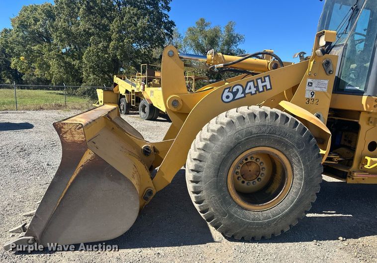 image for item EJ4994 2003 John Deere 624H  wheel loader