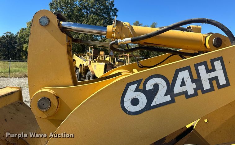 image for item EJ4994 2003 John Deere 624H  wheel loader
