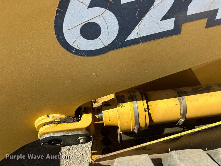 image for item EJ4994 2003 John Deere 624H  wheel loader