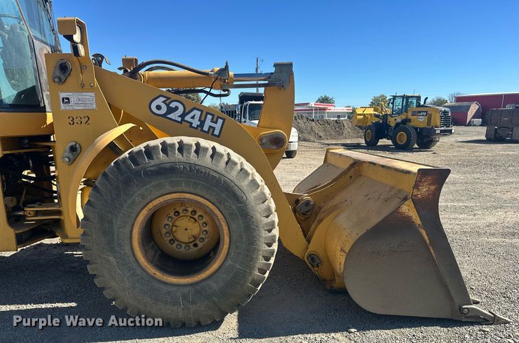 image for item EJ4994 2003 John Deere 624H  wheel loader