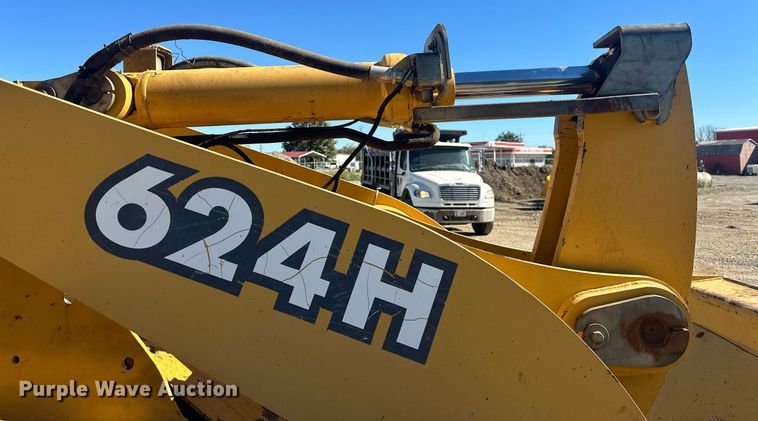 image for item EJ4994 2003 John Deere 624H  wheel loader