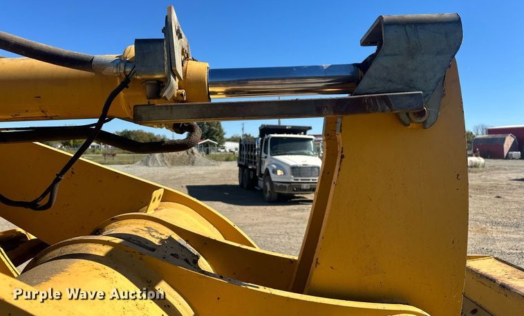 image for item EJ4994 2003 John Deere 624H  wheel loader