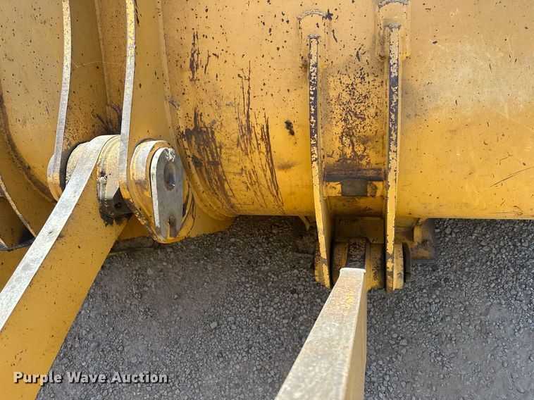 image for item EJ4994 2003 John Deere 624H  wheel loader