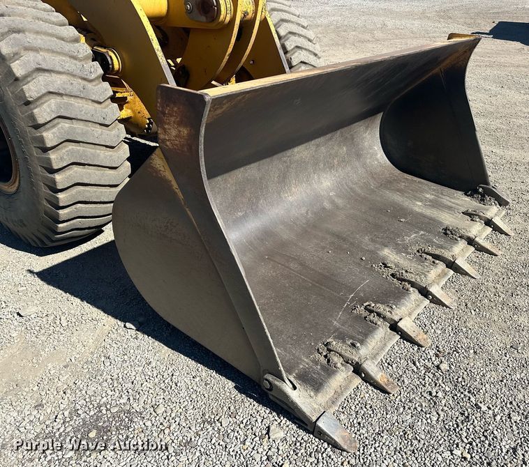 image for item EJ4994 2003 John Deere 624H  wheel loader