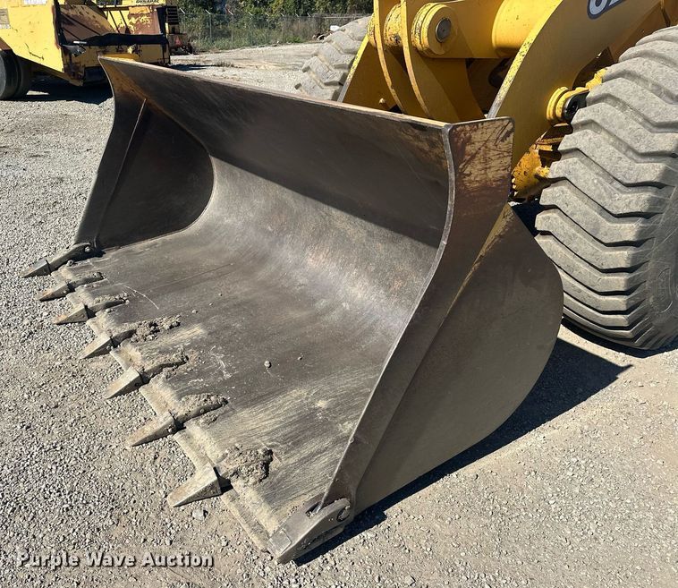 image for item EJ4994 2003 John Deere 624H  wheel loader