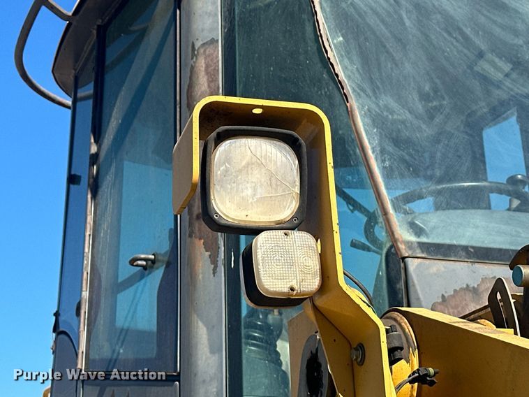 image for item EJ4994 2003 John Deere 624H  wheel loader