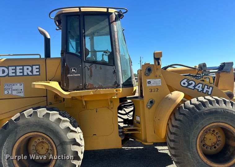 image for item EJ4994 2003 John Deere 624H  wheel loader