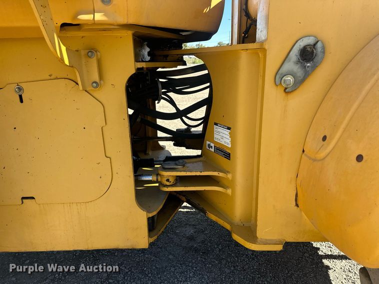 image for item EJ4994 2003 John Deere 624H  wheel loader