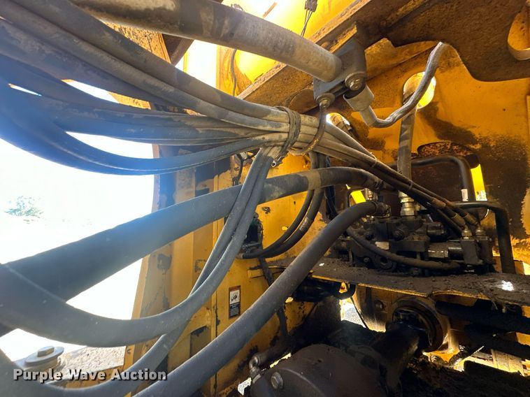 image for item EJ4994 2003 John Deere 624H  wheel loader