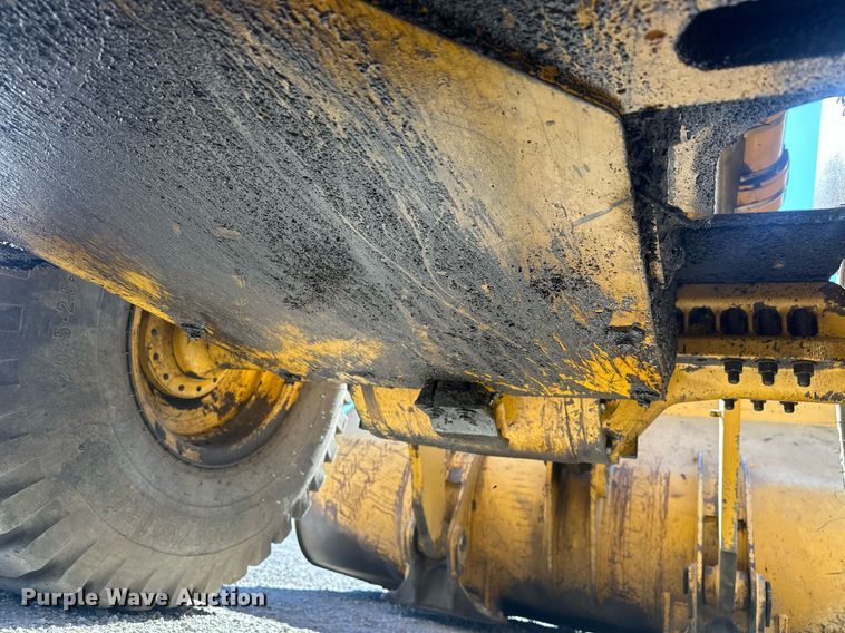 image for item EJ4994 2003 John Deere 624H  wheel loader