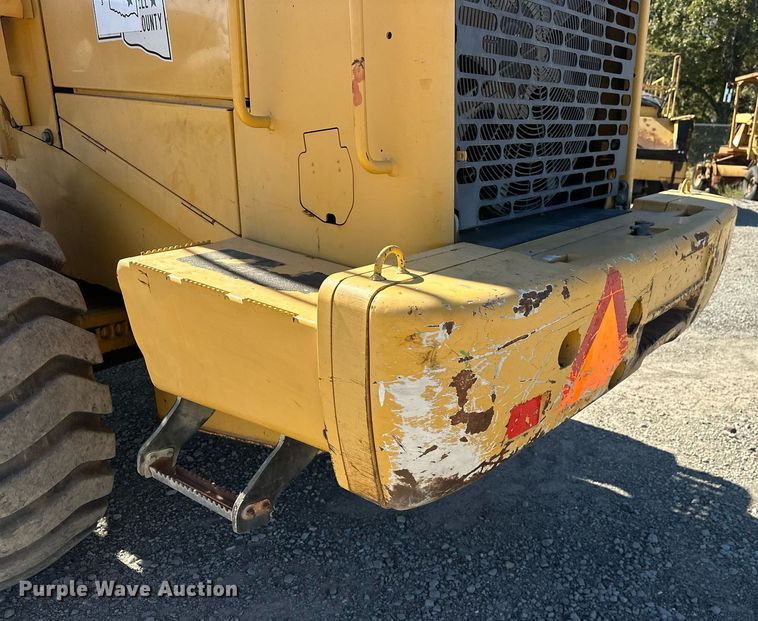 image for item EJ4994 2003 John Deere 624H  wheel loader