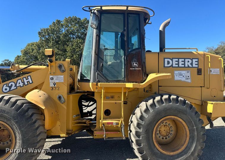 image for item EJ4994 2003 John Deere 624H  wheel loader