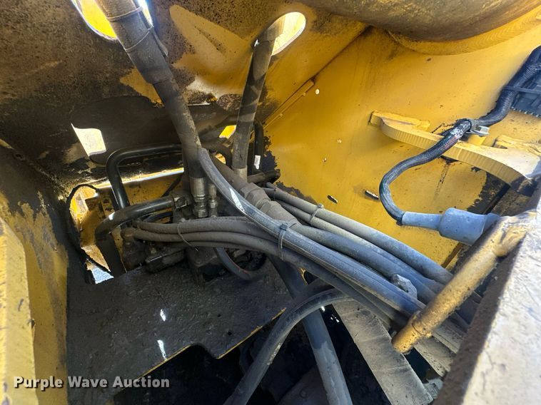 image for item EJ4994 2003 John Deere 624H  wheel loader