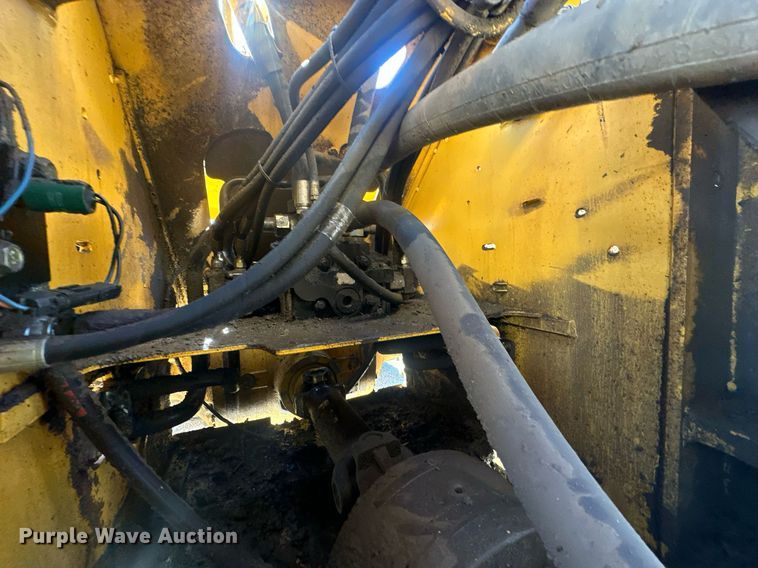 image for item EJ4994 2003 John Deere 624H  wheel loader