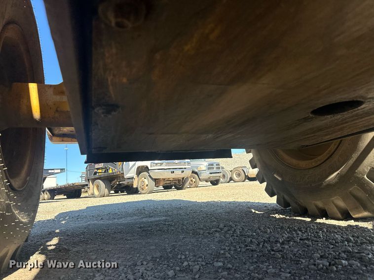 image for item EJ4994 2003 John Deere 624H  wheel loader