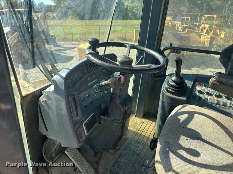 image for item EJ4994 2003 John Deere 624H  wheel loader