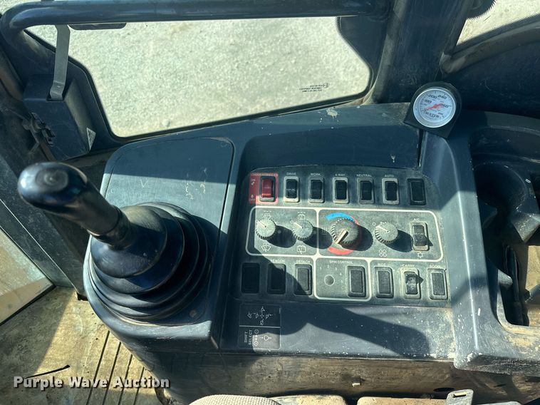 image for item EJ4994 2003 John Deere 624H  wheel loader