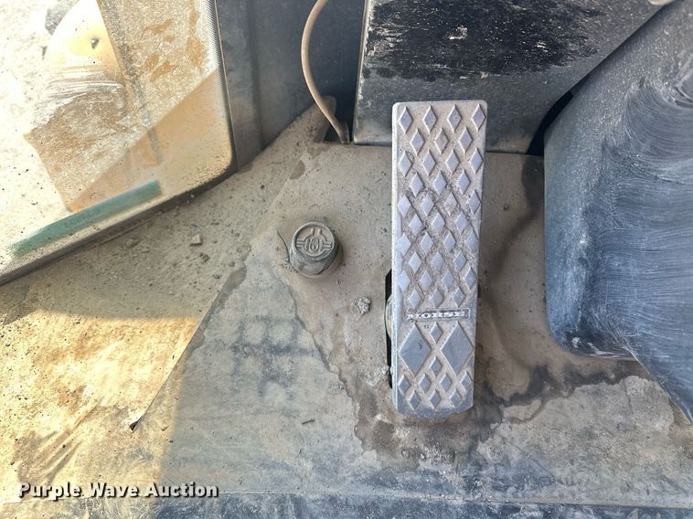 image for item EJ4994 2003 John Deere 624H  wheel loader