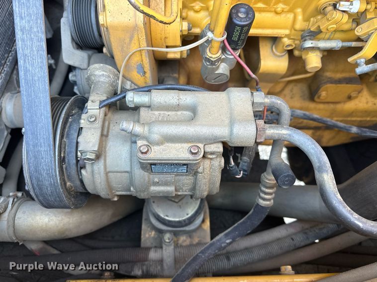 image for item EJ4994 2003 John Deere 624H  wheel loader