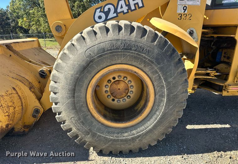 image for item EJ4994 2003 John Deere 624H  wheel loader