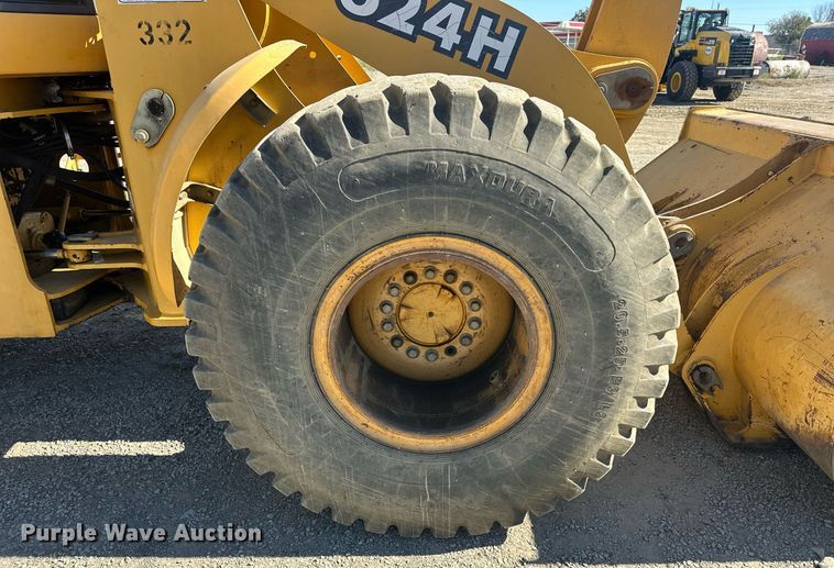image for item EJ4994 2003 John Deere 624H  wheel loader
