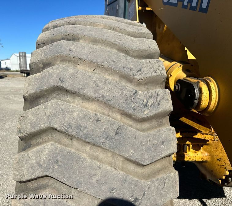 image for item EJ4994 2003 John Deere 624H  wheel loader
