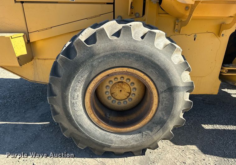 image for item EJ4994 2003 John Deere 624H  wheel loader