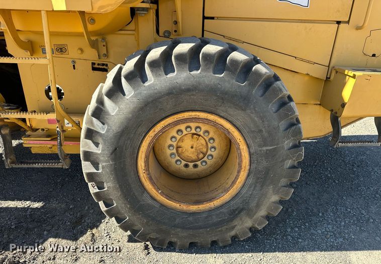 image for item EJ4994 2003 John Deere 624H  wheel loader