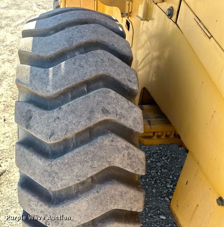 image for item EJ4994 2003 John Deere 624H  wheel loader