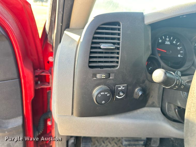 image for item EJ5030 2011 GMC  Sierra 1500 Crew Cab pickup truck