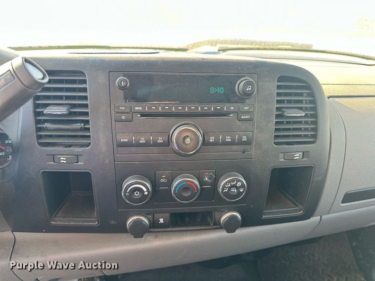 image for item EJ5030 2011 GMC  Sierra 1500 Crew Cab pickup truck
