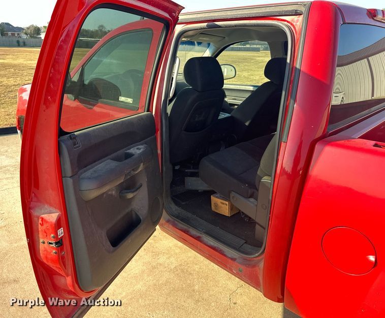 image for item EJ5030 2011 GMC  Sierra 1500 Crew Cab pickup truck