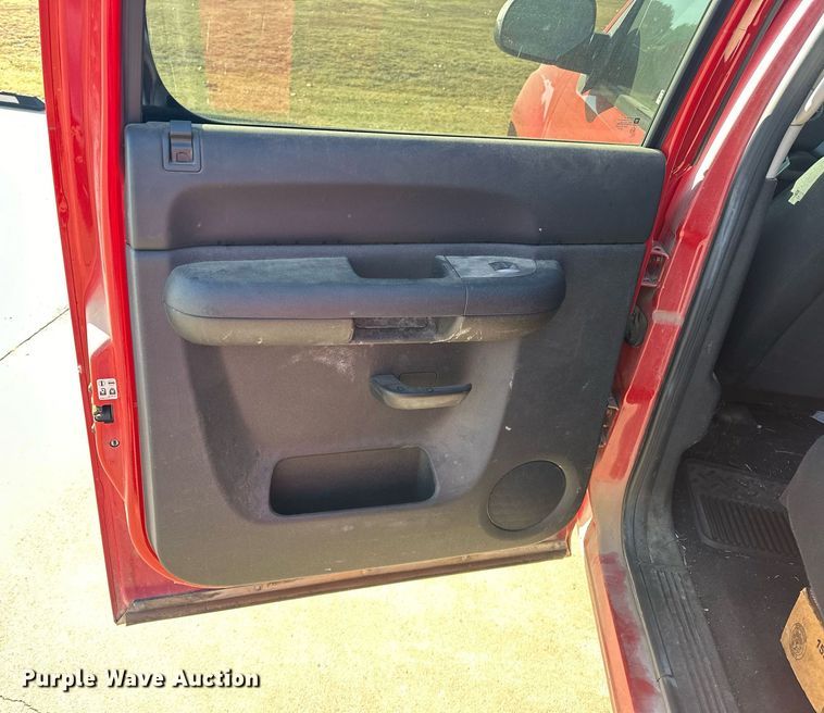 image for item EJ5030 2011 GMC  Sierra 1500 Crew Cab pickup truck