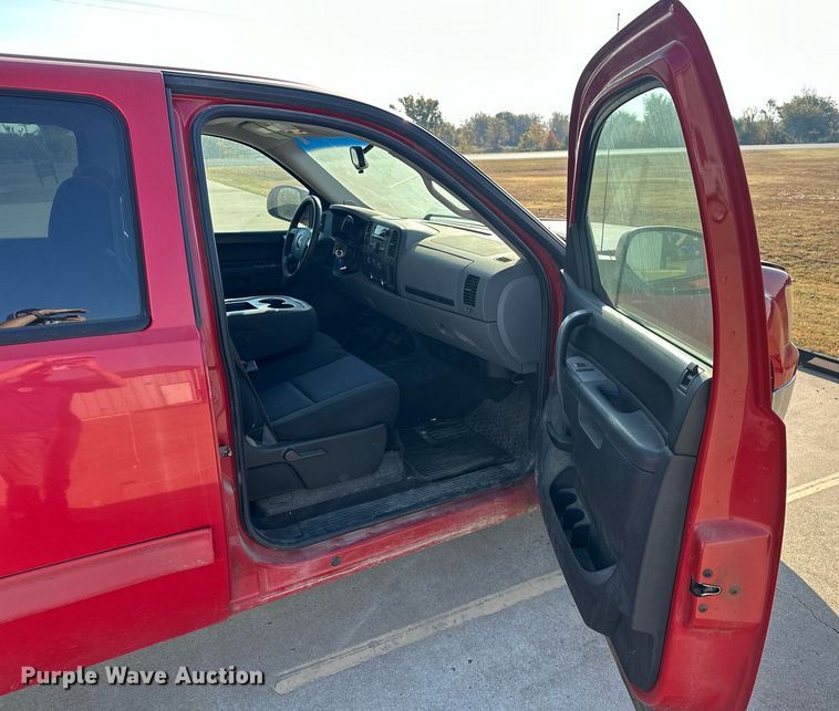 image for item EJ5030 2011 GMC  Sierra 1500 Crew Cab pickup truck
