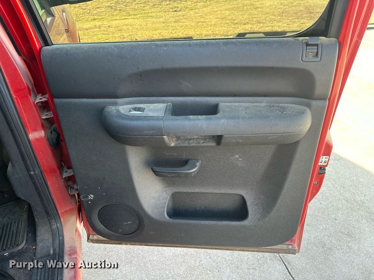 image for item EJ5030 2011 GMC  Sierra 1500 Crew Cab pickup truck