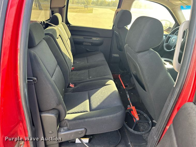 image for item EJ5030 2011 GMC  Sierra 1500 Crew Cab pickup truck