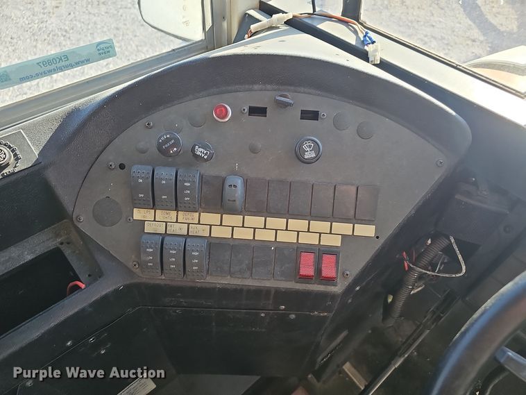 image for item EK0897 1999 International Amtran 3800 prisoner transport bus