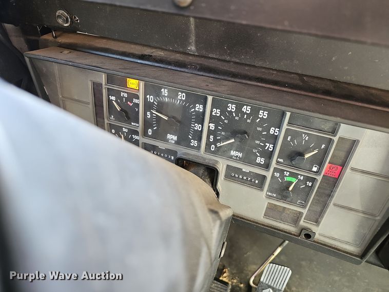 image for item EK0897 1999 International Amtran 3800 prisoner transport bus