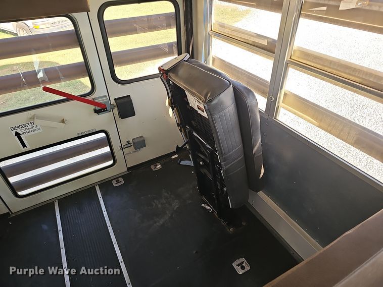 image for item EK0897 1999 International Amtran 3800 prisoner transport bus