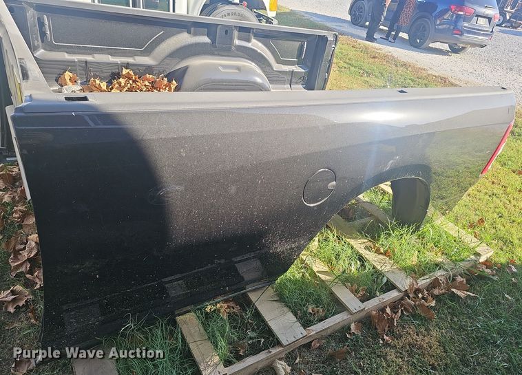 image for item EK0899 Pickup truck bed