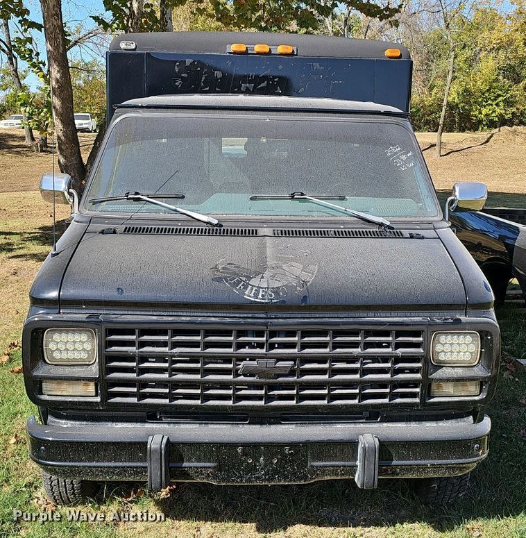 image for item EK0900 1993 Chevrolet G-Series utility van