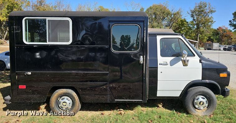 image for item EK0900 1993 Chevrolet G-Series utility van