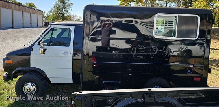 image for item EK0900 1993 Chevrolet G-Series utility van