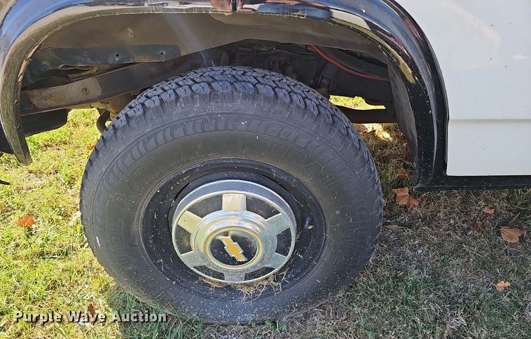 image for item EK0900 1993 Chevrolet G-Series utility van